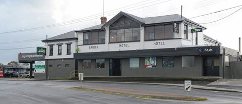 Bridge Hotel - Your Accommodation 0