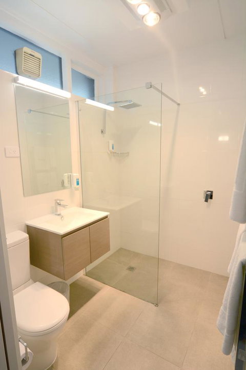 Bridge Hotel - Your Accommodation 9