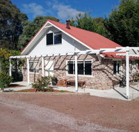 Hilltop Cottages - Your Accommodation
