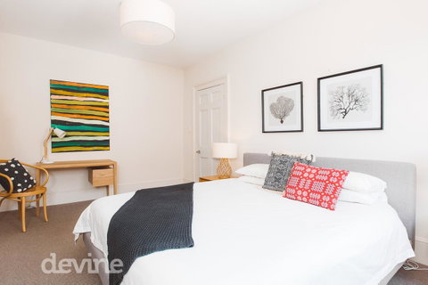 Devine Stays - Westside Apartment On Elizabeth - Your Accommodation 11