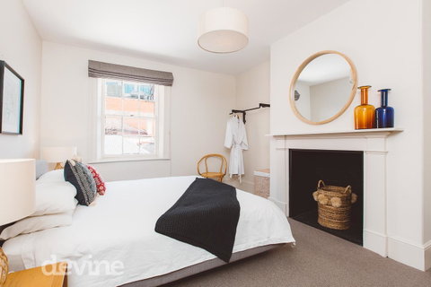 Devine Stays - Westside Apartment On Elizabeth - Your Accommodation 7