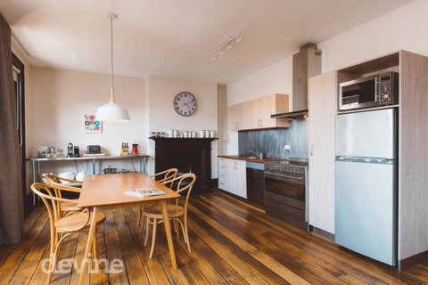 Devine Stays - Westside Apartment On Elizabeth - Your Accommodation 0