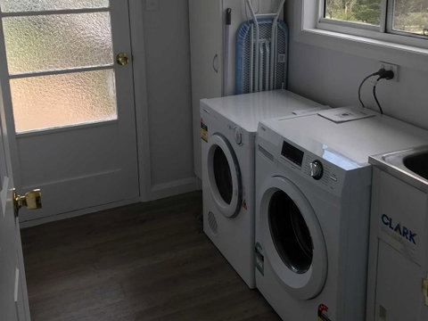 Derby Digs Cottage - Your Accommodation 12