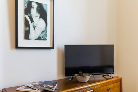 WEST NEST | Classic 3BR Hobart Terrace BEST Location, View, Close To City - Your Accommodation 23