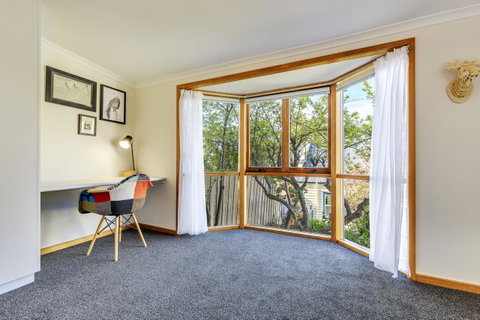 WEST NEST | Classic 3BR Hobart Terrace BEST Location, View, Close To City - Your Accommodation 14