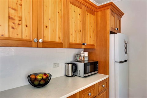 WEST NEST | Classic 3BR Hobart Terrace BEST Location, View, Close To City - Your Accommodation 6