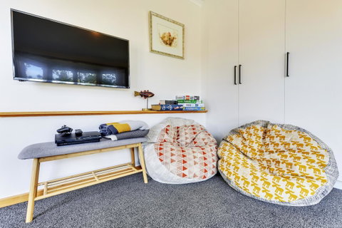 WEST NEST | Classic 3BR Hobart Terrace BEST Location, View, Close To City - Your Accommodation 15
