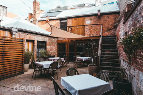 Devine Stays - Hayloft On ELizabeth - Your Accommodation 9