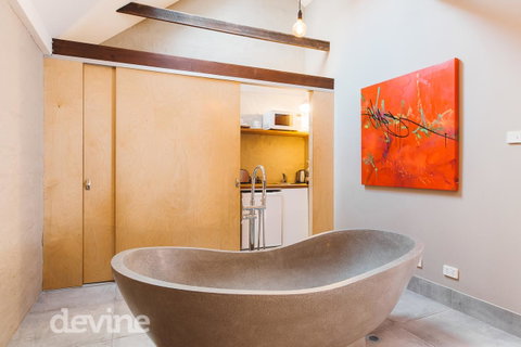 Devine Stays - Hayloft On ELizabeth - Your Accommodation 3