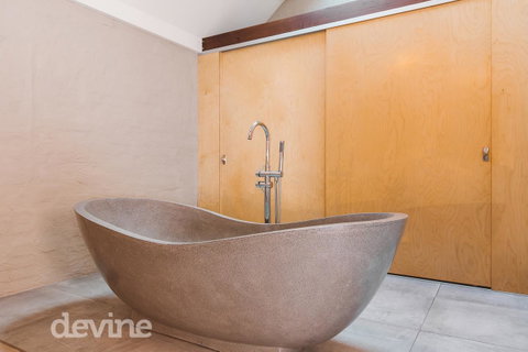 Devine Stays - Hayloft On ELizabeth - Your Accommodation 2