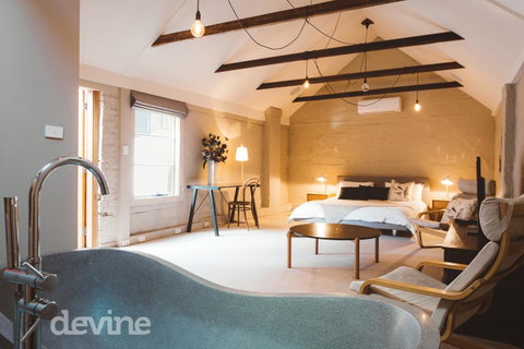 Devine Stays - Hayloft On ELizabeth - Your Accommodation 13
