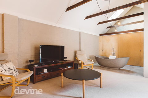 Devine Stays - Hayloft On ELizabeth - Your Accommodation 0