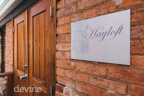 Devine Stays - Hayloft On ELizabeth - Your Accommodation 7