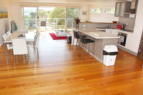 Seaview Apartment - Your Accommodation 4