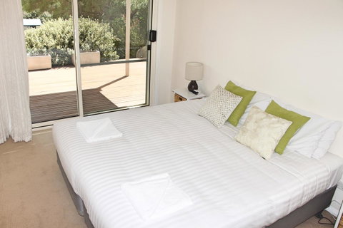 Seaview Apartment - Your Accommodation 5