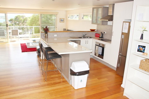 Seaview Apartment - Your Accommodation 9