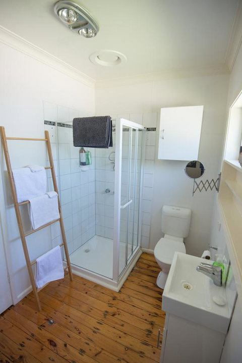 Flora Hill Creek Views - Your Accommodation 3