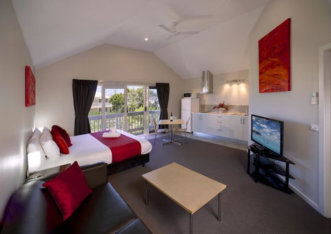 Boathouse Resort Studios And Suites - Your Accommodation 10