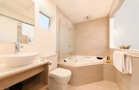 Boathouse Resort Studios And Suites - Your Accommodation 26