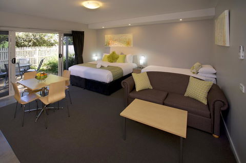 Boathouse Resort Studios And Suites - Your Accommodation 11