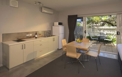 Boathouse Resort Studios And Suites - Your Accommodation 21