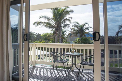 Boathouse Resort Studios And Suites - Your Accommodation 9