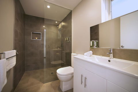 Boathouse Resort Studios And Suites - Your Accommodation 19