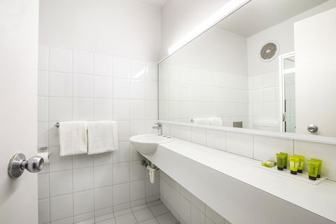 Nightcap At Matthew Flinders Hotel - Your Accommodation 11