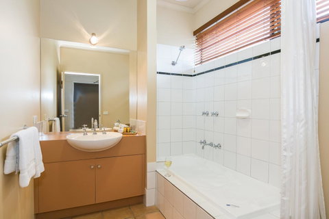 Lorne Surf Apartments - Your Accommodation 25