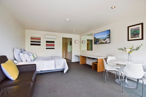 Lorne Bay View Motel - Your Accommodation 24