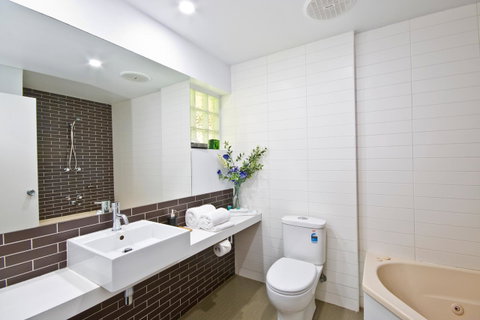 Lorne Bay View Motel - Your Accommodation 17