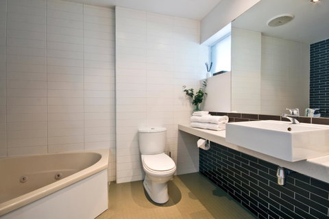 Lorne Bay View Motel - Your Accommodation 6