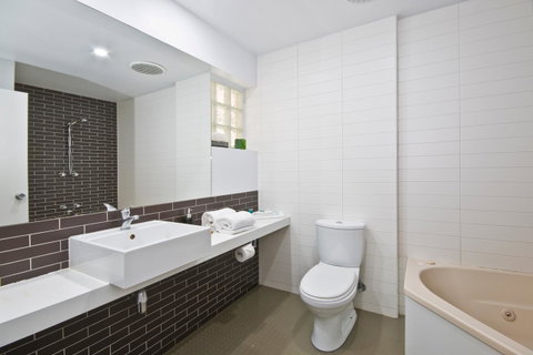 Lorne Bay View Motel - Your Accommodation 30