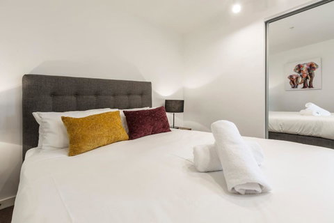 2Bedroom Apartment With Views In Docklands Next To CBD & Marvel Stadium - Your Accommodation 12
