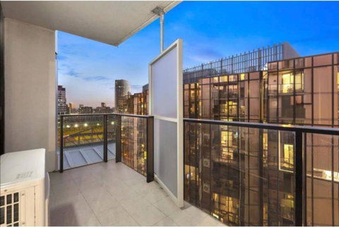 2Bedroom Apartment With Views In Docklands Next To CBD & Marvel Stadium - Your Accommodation 14