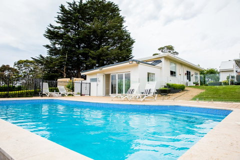The Cottage - Your Accommodation 8