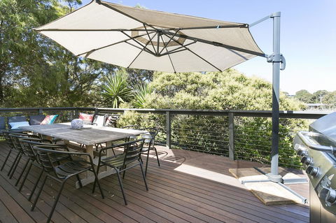 Front Beach House - Your Accommodation 12