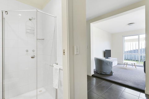 Front Beach House - Your Accommodation 23