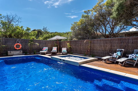 Front Beach House - Your Accommodation 6
