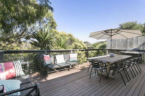 Front Beach House - Your Accommodation 13