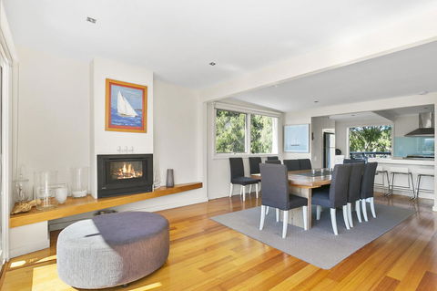 Front Beach House - Your Accommodation 16
