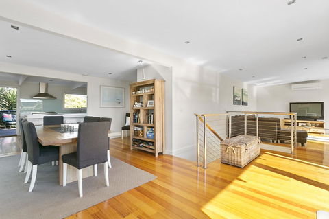 Front Beach House - Your Accommodation 15