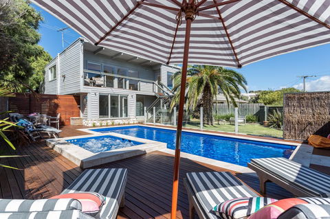 Front Beach House - Your Accommodation 7