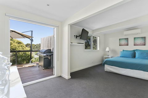 Front Beach House - Your Accommodation 17