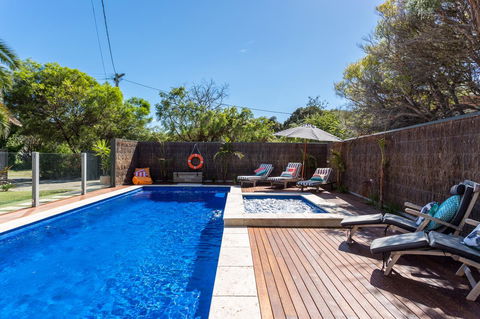 Front Beach House - Your Accommodation 8