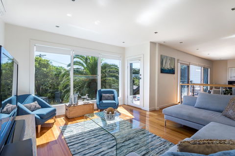 Front Beach House - Your Accommodation 1
