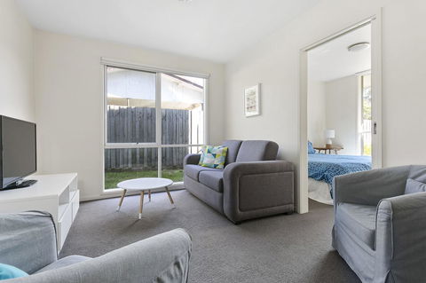 Front Beach House - Your Accommodation 24