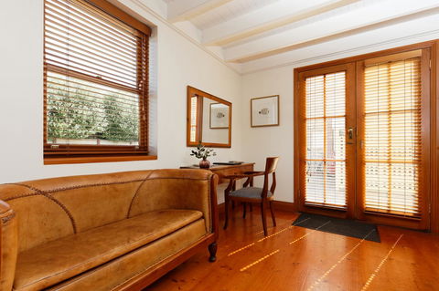 54 On Bank - Your Accommodation 44