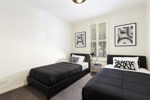 Melbourne Luxury Paradise - Your Accommodation 8