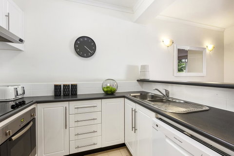 Melbourne Luxury Paradise - Your Accommodation 5